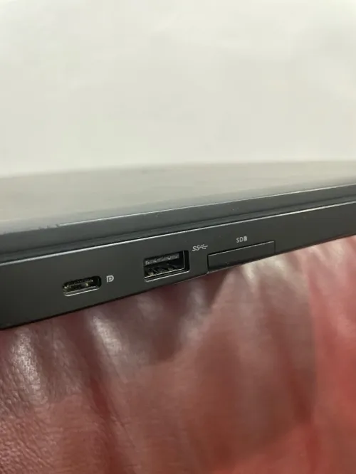 Dell Latitude 5580 état 10/10 i5 7300 8gb ram 256NVMe écran 15.6" Batterie 100%