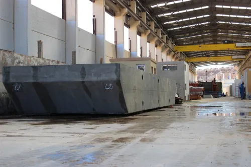 Barge flottante en béton préfabriqué 