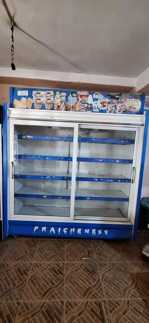 Réfrigérateur  présentoirs 