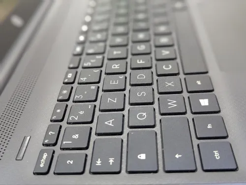 HP 250 G8 I5 1135G7 16GB 256 SSD FULL HD 15.6" NVIDIA MX350 2GB