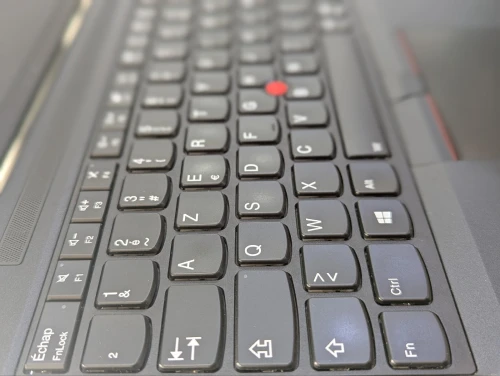 LENOVO THINKPAD  P52 I7-8850H   16GB 256 SSD  NVIDIA QUADRO  P1000 4GB FULL HD