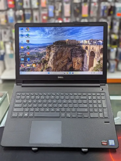 DELL VOSTRO 15 3668 I7 7500U  8GB 256 SSD FULL HD  15.6"