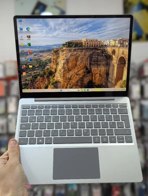 SURFACE LAPTOP GO I5-1035G1 8GB 256 SSD 13 TACTIL