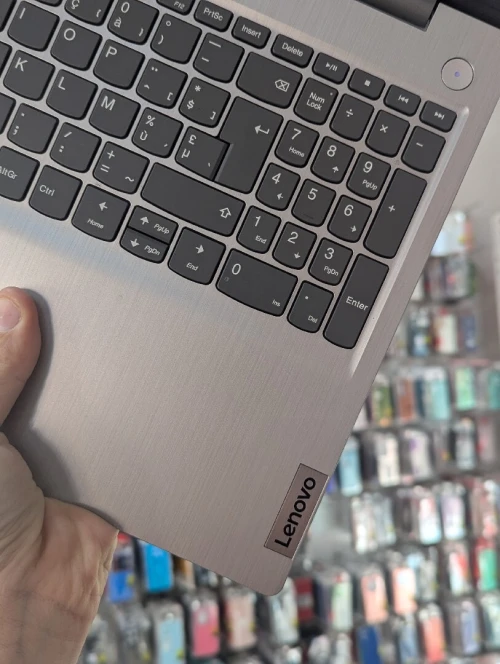 LENOVO IDEAPAD 3  I5 1035G1  8GB 256 SSD FULL HD
