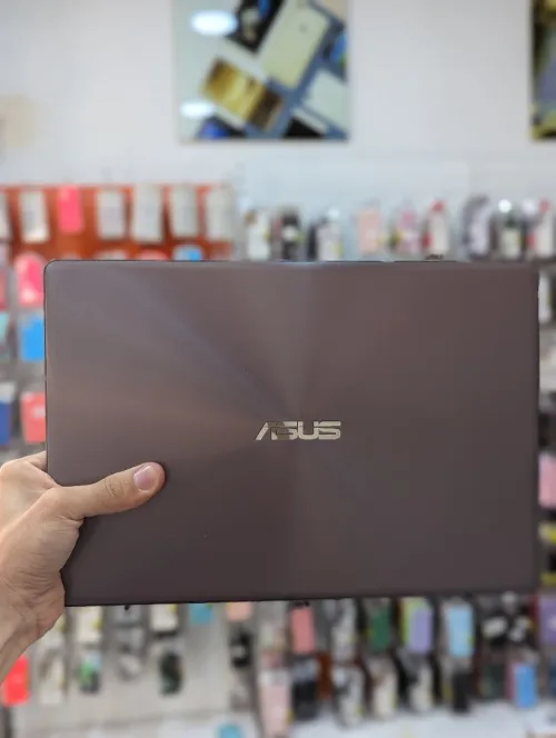 ASUS ZENBOOK  I7 8TH  8GB 512 SSD  FULL HD 14"