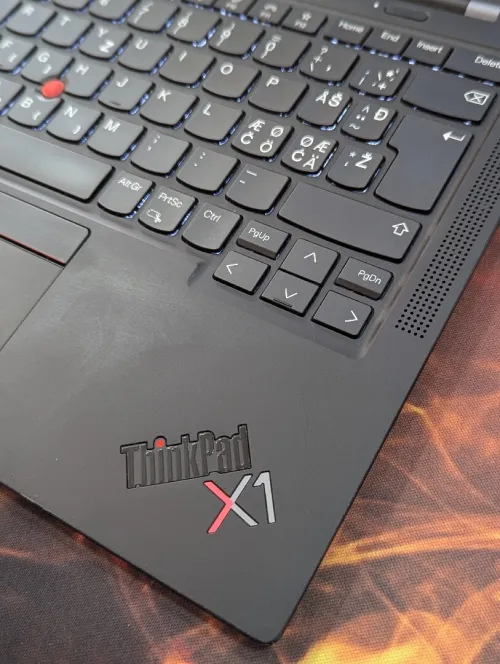 LENOVO X1 CARBON GEN 9 I5-11TH GÉNÉRATION 16GB RAM 256 SSD ECRAN FULL HD
