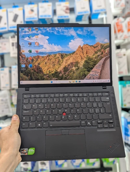 LENOVO THINKPAD T14 GEN5  AMD RYZEN 7 PRO 8840U  32GB RAM DDR5 1000 GB  SSD NVME ECRAN FHD IPS