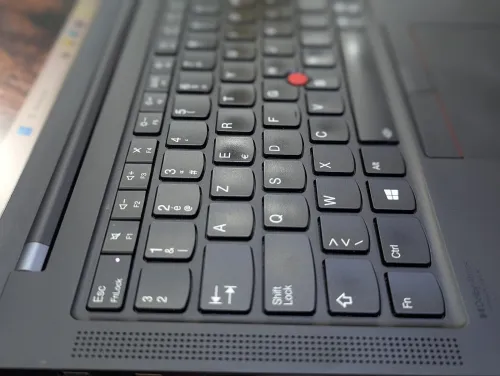 LENOVO THINKPAD X1 CARBON GEN 9 I7 1165G7 16GB RAM 1000GB  SSD ECRAN FHD
