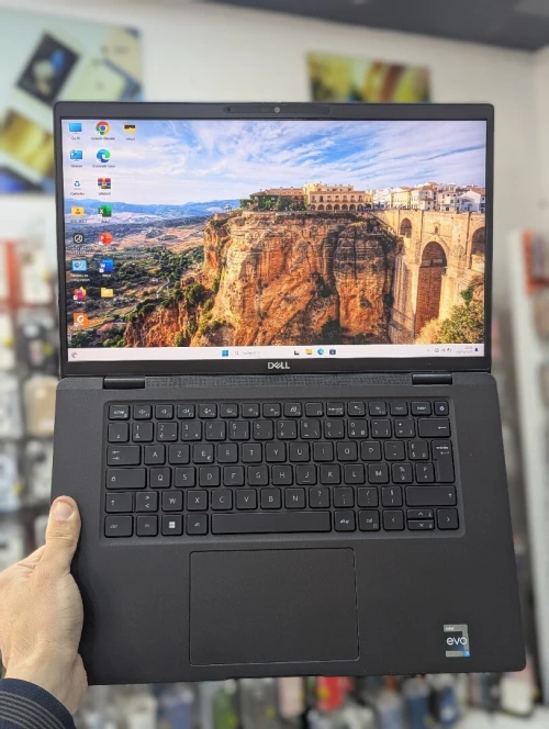 DELL LATITUDE 7530 i5 1250P 16GB 512 SSD FULL HD 15.6"