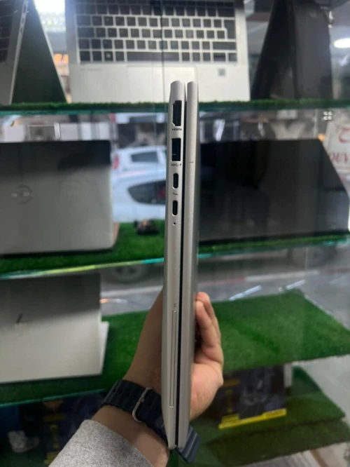 HP EliteBook 830 G10 - Ultrabook Pro 13,3" | i5 13ème Gén | 16Go RAM | 256Go SSD | Win 11