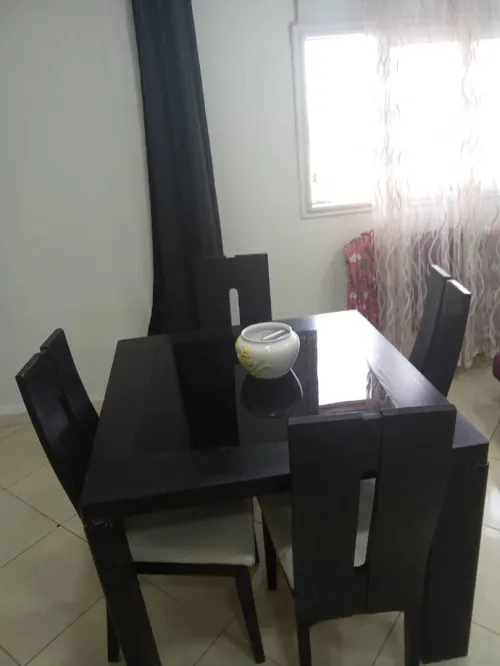 belle Table avec 4 chaises