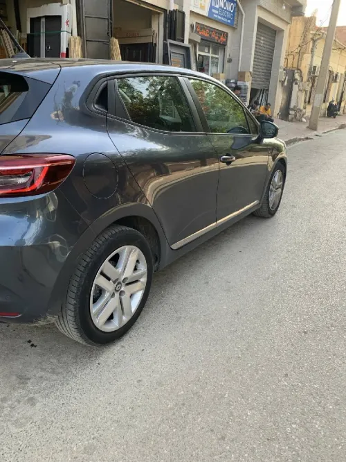Renault Clio 5 2022 1.0   essence boîte 6