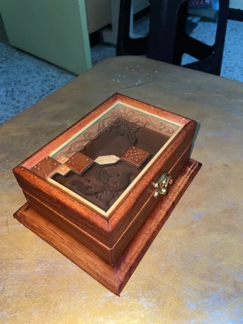 Coffret en bois artisanal fait main Finition élégante et design raffiné