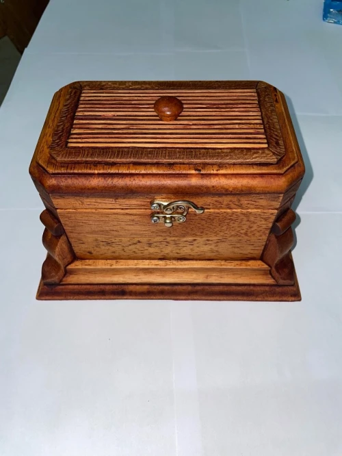 Coffret en bois artisanal fait main Finition élégante et design raffiné