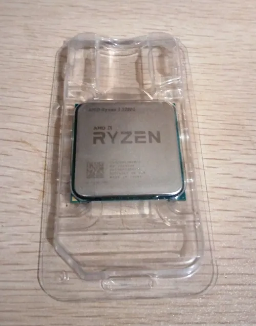 Processeur AMD 3200G avec Refroidisseur d'origine.