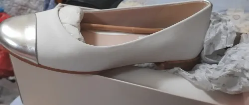 Ballerines blanche et bout argenté  jamais portés 