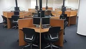 Location de Postes de Travail Équipés pour Call Center