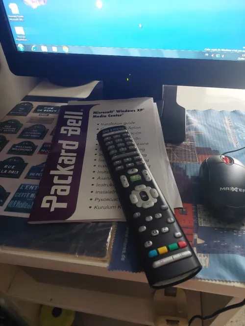 Pc complet + haut parleur + clé wifi