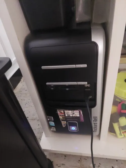 Pc complet + haut parleur + clé wifi