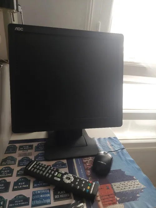 Pc complet + haut parleur + clé wifi