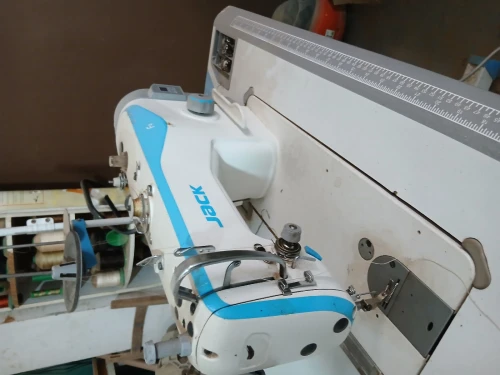 Machine a coudre industrielle