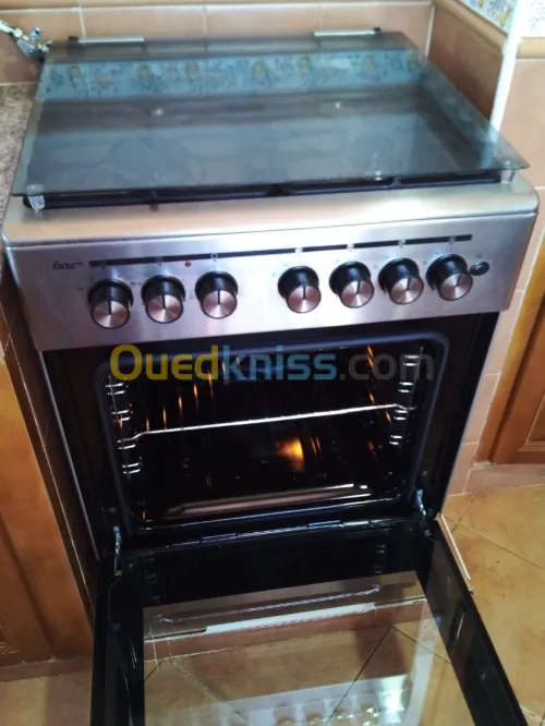 Cuisiniere 4f ventité autonetoiyon alumage intégré tourne brochr