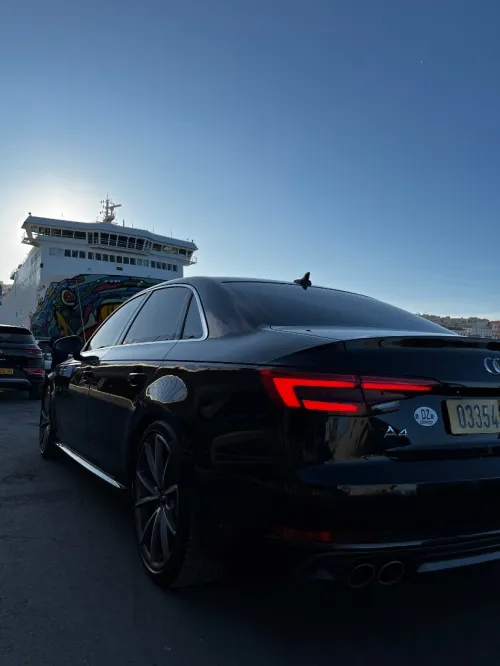 Audi A4 2017 S Line +