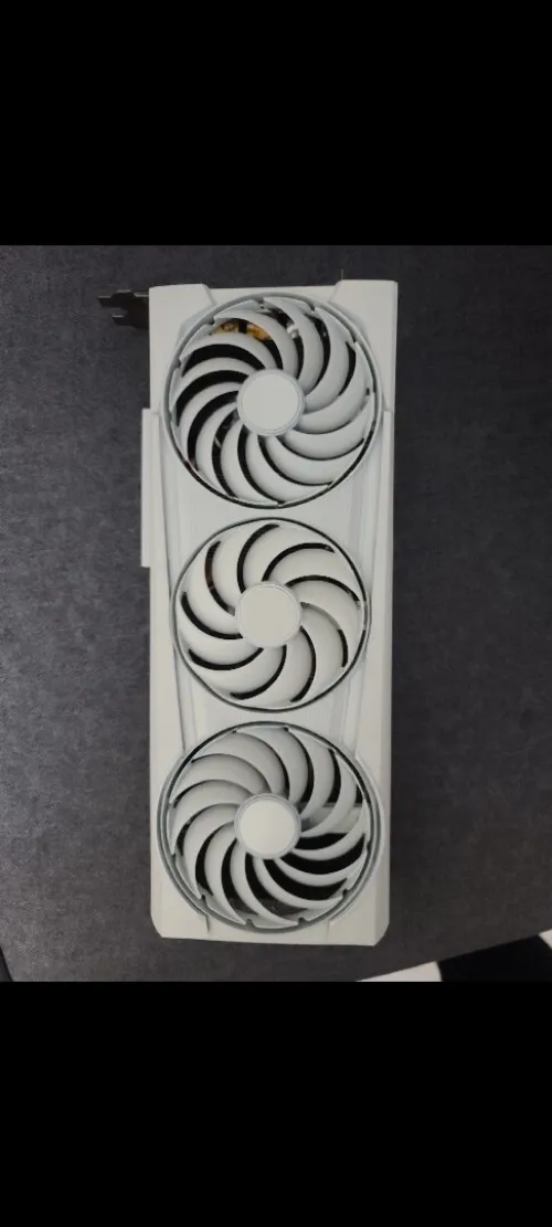 Rx 6800 saphire nitro + 16gb Vram / white painted venue de France 