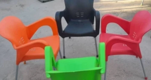 Chaise et table plastique 