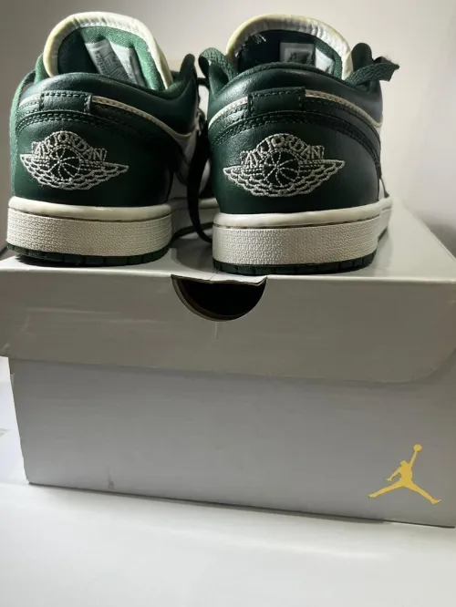  Nike Jordan 1 low original avec sa boîte 