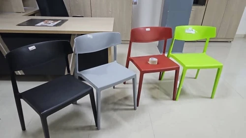 LES CHAISES