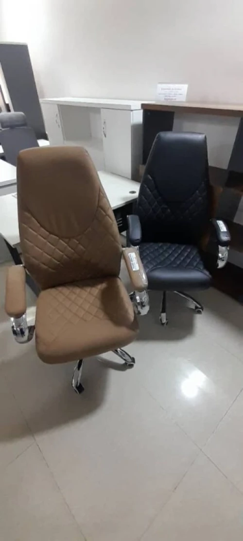 LES CHAISES