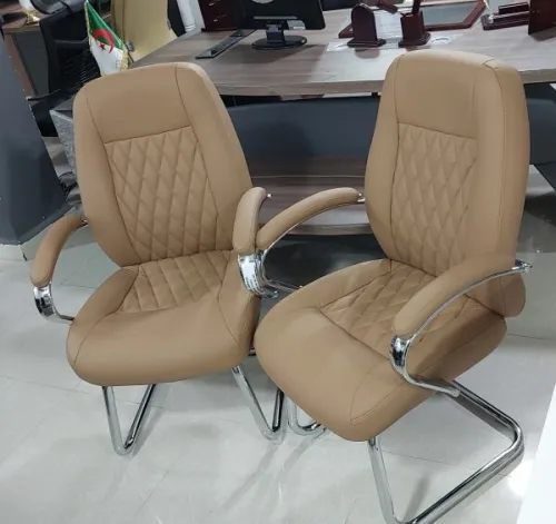 LES CHAISES