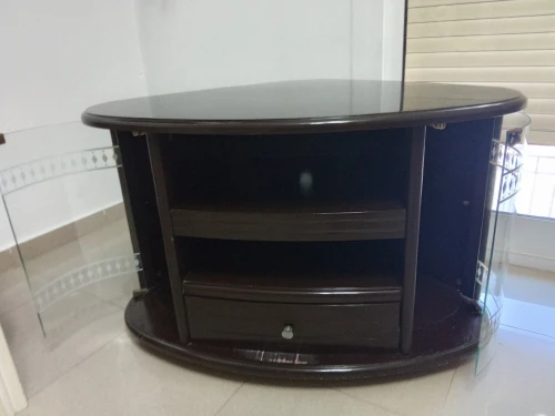 Table Tv avec tiroir coulissant.