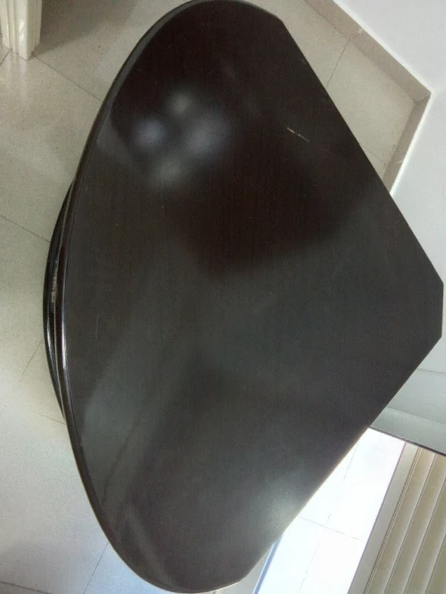 Table Tv avec tiroir coulissant.