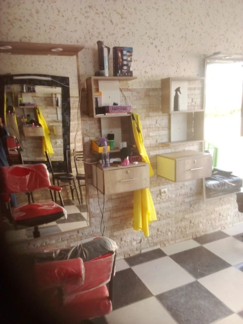 2 poste de coiffure