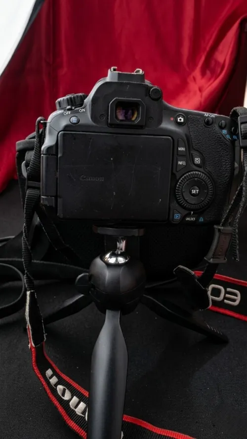 Canon EOS 60D + Objectif 18-55mm + Accessoires