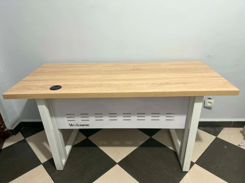 Vente bureau grande table en très bon état Style moderne