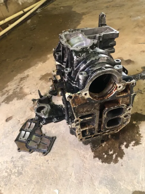 Pces de rechange moteur Hb (Tohatsu / Mercuru 25 -30 ) tre bon état