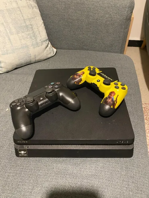 Playstation 4 Slim