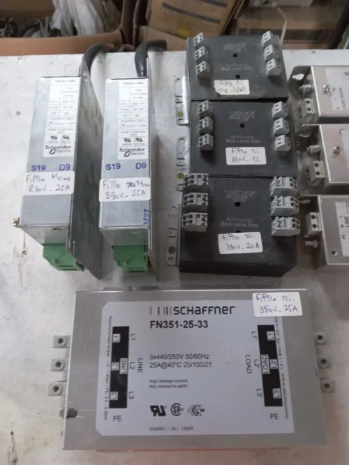 Lot de filtres electriques pour variateurs.
