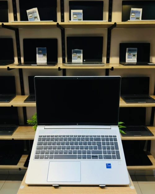 HP EliteBook 650 G10     i5-1345U  16/256