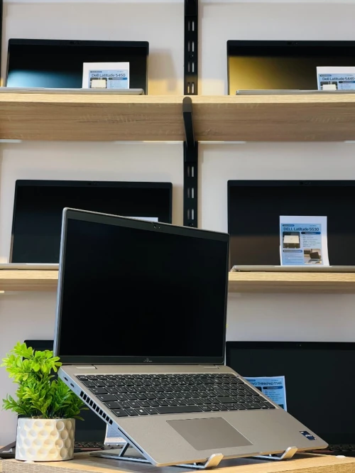 [VENDU] DELL Latitude 5540  I5-1335U 16/512