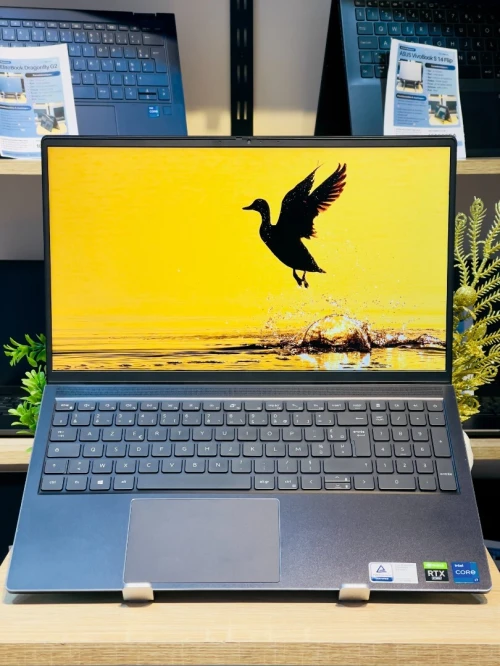 [VENDU] DELL Vostro P106F002 I7-11800H 16/512 RTX 3050 Studio