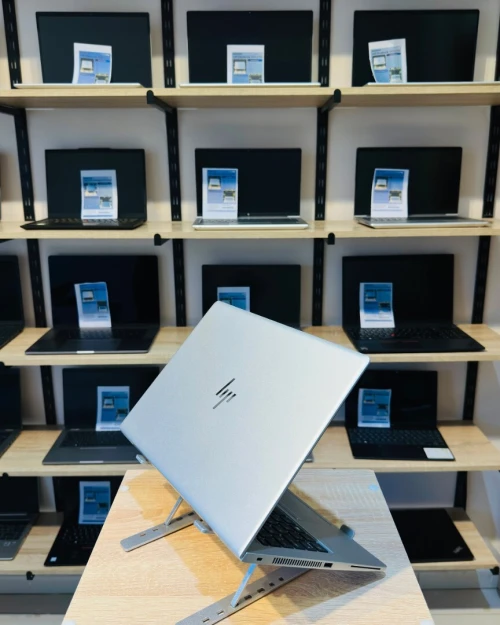 HP EliteBook 830 G6    i5-8365U   16/256