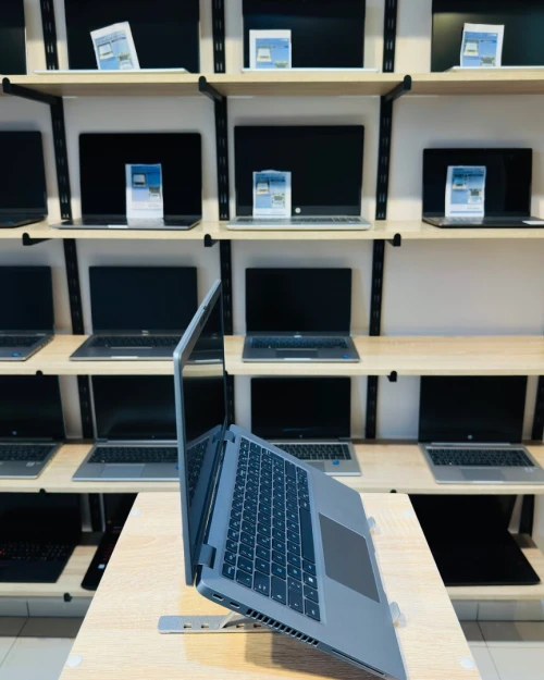 DELL Latitude 5430   i7-1265U   16/512