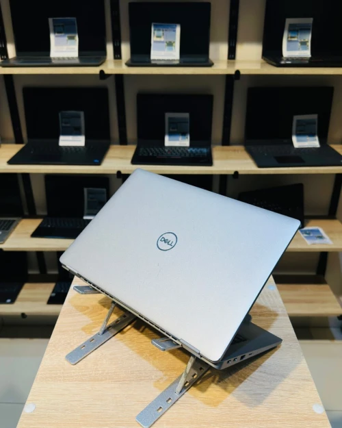 DELL Latitude 5320    i5-1145G7  16/256