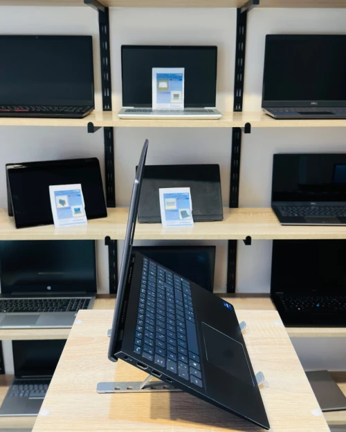DELL Vostro 5502   i5-1135G7  8/256