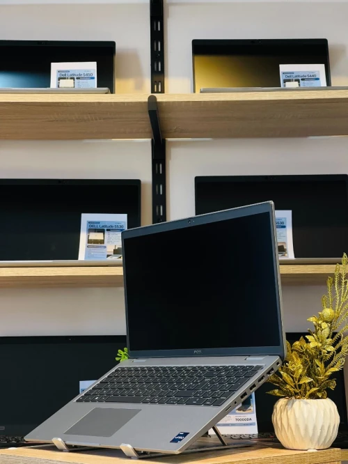 [VENDU] DELL Latitude 5540  I5-1335U 16/512