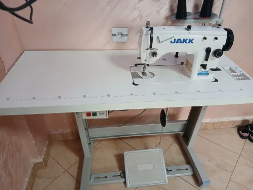 Machine à coudre droite et zegzag